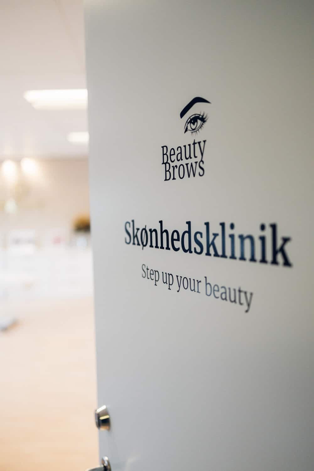 Indgangen til Beauty Brows skønhedsklinik